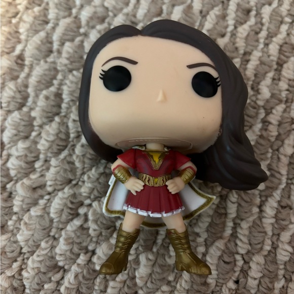 Mary from Shazam pop funko - Picture 3 of 9